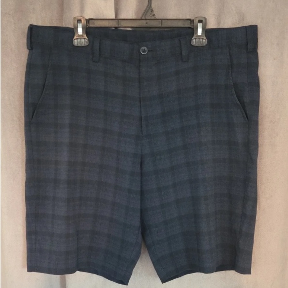 Izod Men's Navy Plaid Flat Front Shorts
